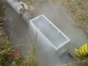 埋設給水管、凍結後状況