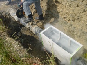 凍結後、配管切断状況